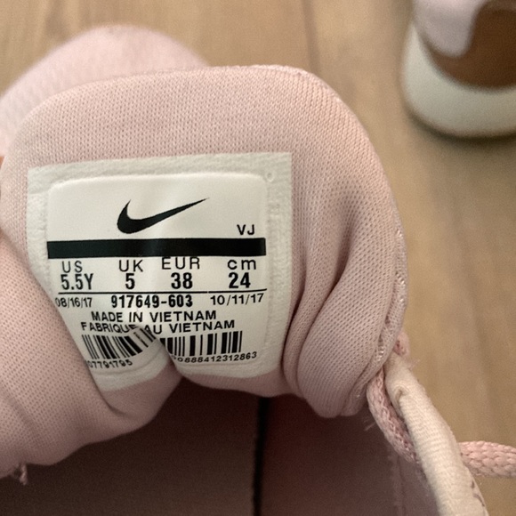 Nike Youth Pink Sneakers - Picture 5 of 5